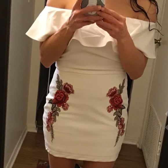 Off Shoulder Señorita Bodycon Fitted Dress - Picture 4 of 8